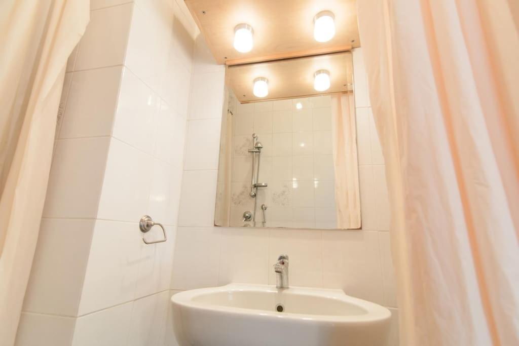 Romantic Apt In San Frediano Florence Exterior photo